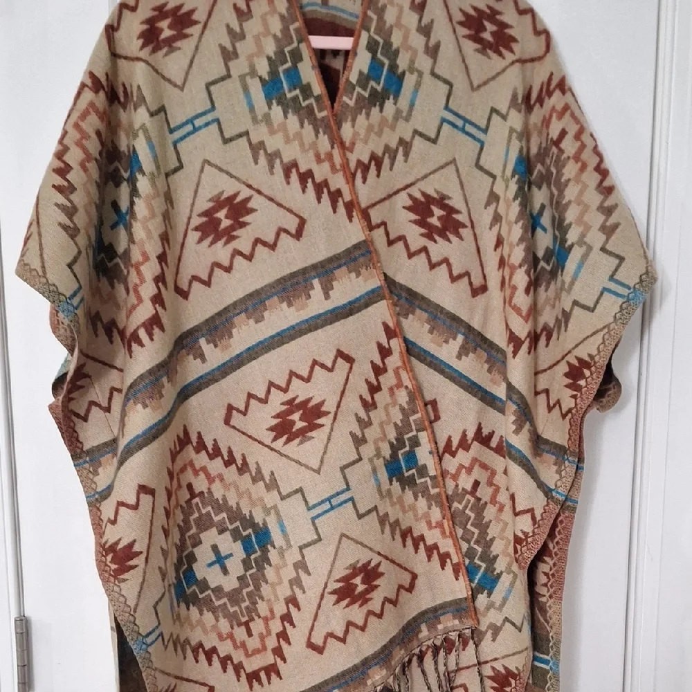 Southwest Print Ruana - Picture 4 of 6
